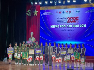 Trao giải cuộc thi “Thắp sáng những ngôi sao buổi sớm”